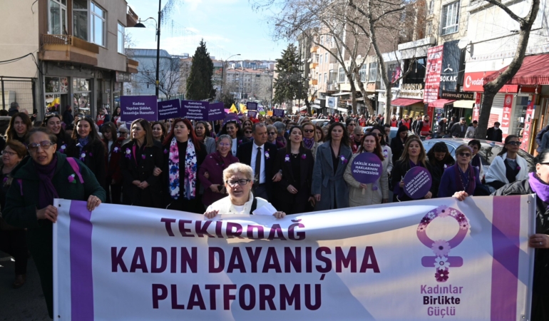 Tekirdağ’da 8 Mart’ta Kadınlar Sokaklardaydı: ‘Kadına Rol Biçmeyin, Kadını Öldürmeyin’