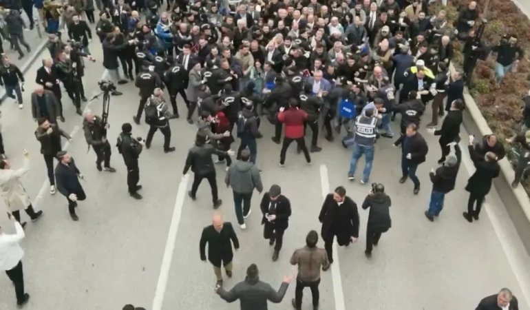 Bursa Büyükşehir Belediyesi AKP’ye Geçti