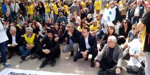 Antalya’da ‘Yaşam Nöbeti’: Eğitimciler Bakanı İstifaya Çağırdı