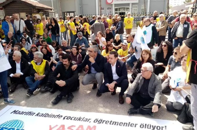 Antalya’da ‘Yaşam Nöbeti’: Eğitimciler Bakanı İstifaya Çağırdı