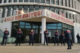 Bolu Belediyesi’nde Gece Yarısı Operasyonu: Başkan Yardımcısı Leyla Beykoz Gözaltında 6 bolu-belediyesi-ne-operasyon-baskan-yardimcisi-dahil-3-kisi-gozaltina-alindi