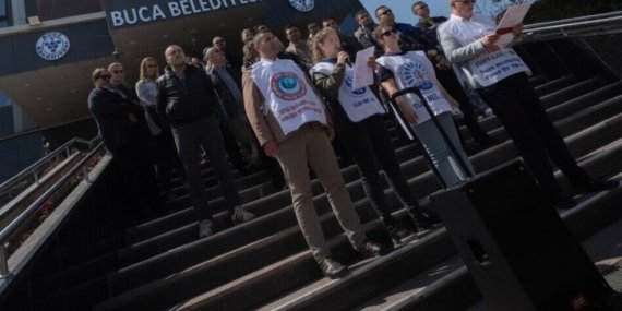 Buca Belediyesi’nde Kamu Emekçileri Kazanılan Hakların Gaspına Karşı Eylem Yaptı