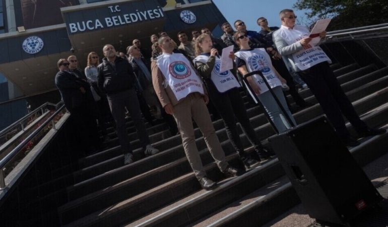 Buca Belediyesi’nde Kamu Emekçileri Kazanılan Hakların Gaspına Karşı Eylem Yaptı