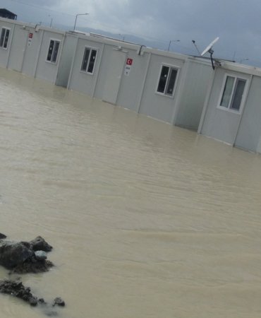 hatayda-yollar-gole-dondu-konteyner-ke-31620-8