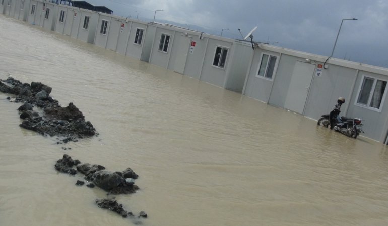 Deprem Sonrası Konteyner Kentler ve Kent Altyapısı Yine Sular Altında