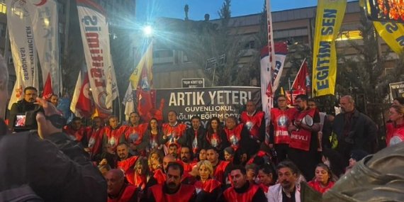 Öğretmenler, Milli Eğitim Bakanlığı Önünde Yaşam Nöbeti Başlattı