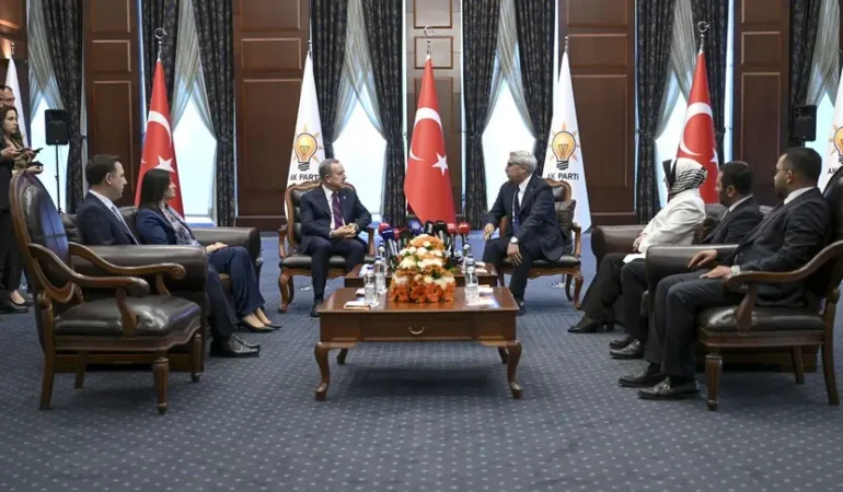 Kılıçdaroğlu’nun Heyeti İlk Ziyaretini AKP’ye Yaptı