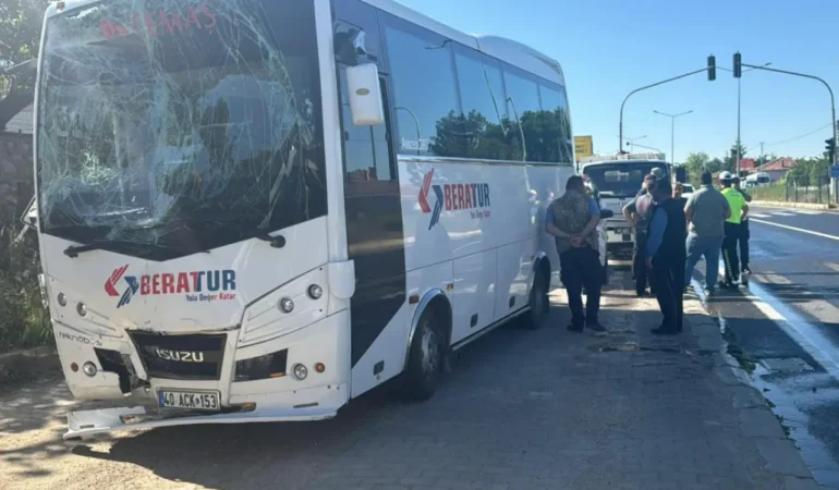 Kırşehir’de İşçi Servisleri Çarpıştı: 42 İşçi Yaralandı