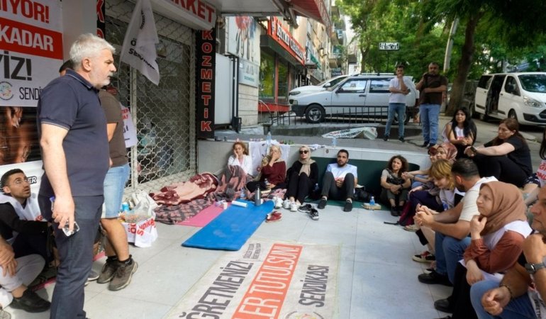 Öğretmenlerin Açlık Grevi 9. Gününde Sürüyor: Veliler ve Halka Dayanışma Çağrısı