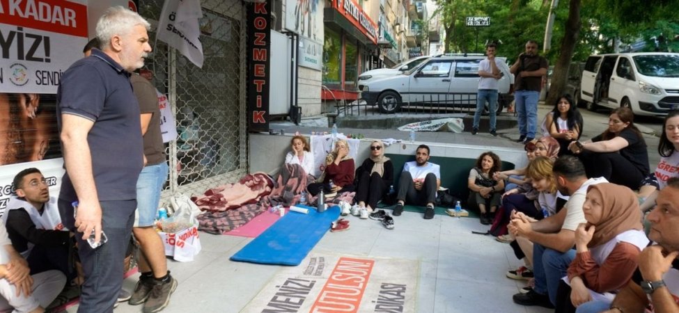 Öğretmenlerin Açlık Grevi 9. Gününde Sürüyor: Veliler ve Halka Dayanışma Çağrısı 8 öğretmen-açlık-grevi
