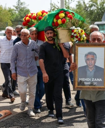 Eski Diyarbakır Belediye Başkanı Mehdi Zana Son Yolculuğuna Uğurlandı 2 mehdi zana