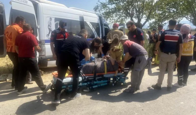 Tarım İşçilerini Taşıyan Minibüs Kaza Yaptı: 14 İşçi Yaralandı