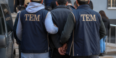 Diyarbakır, Manisa ve İzmir'de ev baskınları: 15 kişi gözaltına alındı 1 Diyarbakirda-sabah-operasyonu-15-kisi-gozaltina-alindi-kai