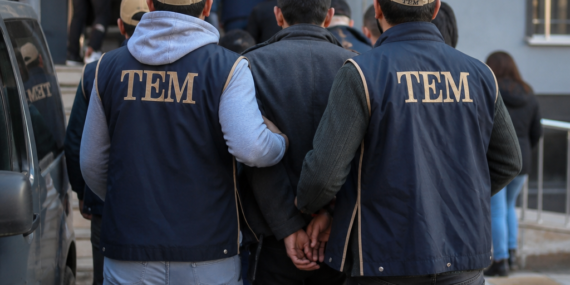 Diyarbakır, Manisa ve İzmir’de ev baskınları: 15 kişi gözaltına alındı