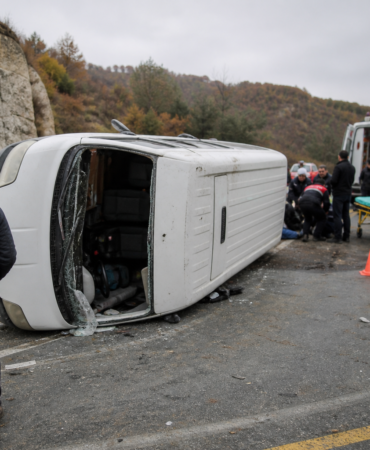 Kastamonu’da yol işçilerini taşıyan minibüs devrildi: 1 ölü, 4 yaralı 3 Kastamonuda-Yol-Iscilerini-Tasiyan-Minibus-Devrildi-1-Olu-4-Yarali-kai