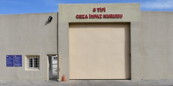 Cezaevinde Ayakta Sayım Dayatmasına Direnen Gencin İki Kaburgasını Kırmışlar