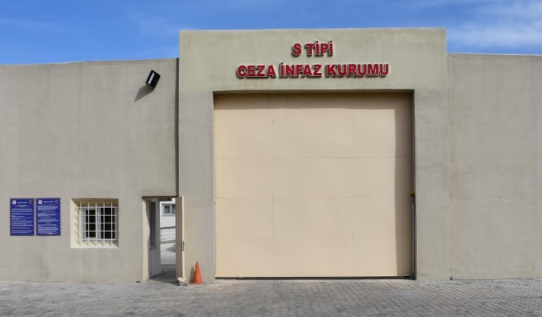 Cezaevinde Ayakta Sayım Dayatmasına Direnen Gencin İki Kaburgasını Kırmışlar