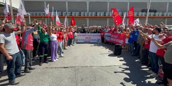 İzmir’de Smart Güneş Teknolojileri Aliağa Fabrikası’nda İşten Çıkarmalar: İşçiler Üretimi Durdurdu