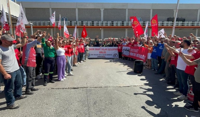İzmir’de Smart Güneş Teknolojileri Aliağa Fabrikası’nda İşten Çıkarmalar: İşçiler Üretimi Durdurdu