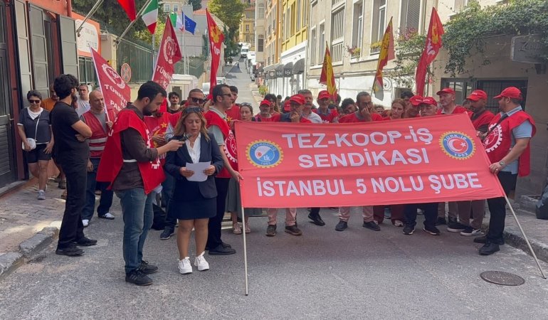 Tez-Koop-İş’ten Özel İtalyan Lisesi önünde basın açıklaması