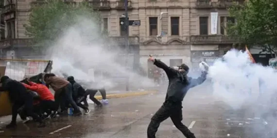 Arjantin’de Milei Hükümetine Üniversite Protestosu: En Az 25 Kişi Gözaltına Alındı