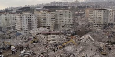 25 Canın Hesabı Bilirkişi Raporuna Takıldı: Berk Apartmanı Davası 2027’ye Ertelendi 1 deprem