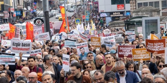 Sansüre, Tutuklamalara ve Kayyumlara Karşı 10 Kentte Yürüyüş: “Özgür Basın Susturulamaz”
