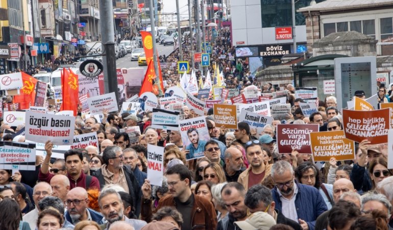 Sansüre, Tutuklamalara ve Kayyumlara Karşı 10 Kentte Yürüyüş: “Özgür Basın Susturulamaz”