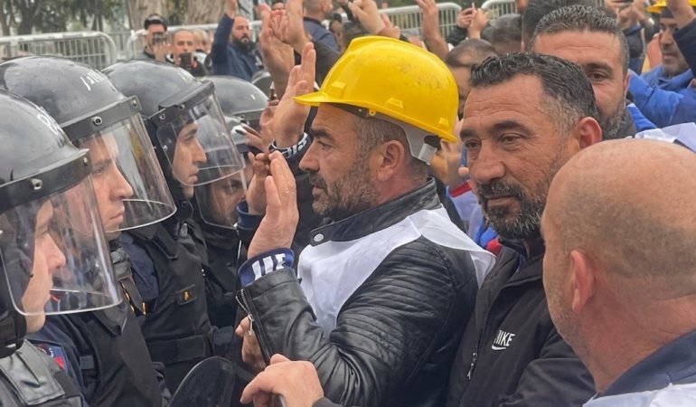 İmbat Madencilik İşçilerinin Ankara Yürüyüşüne Jandarma Ablukası: “Sesimizi Duyan Var Mı?”